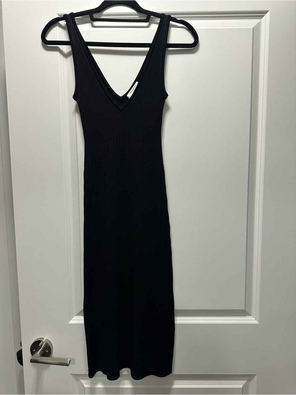 NWOT Babaton Ribbed knitted V-Neck Black Midi Dress